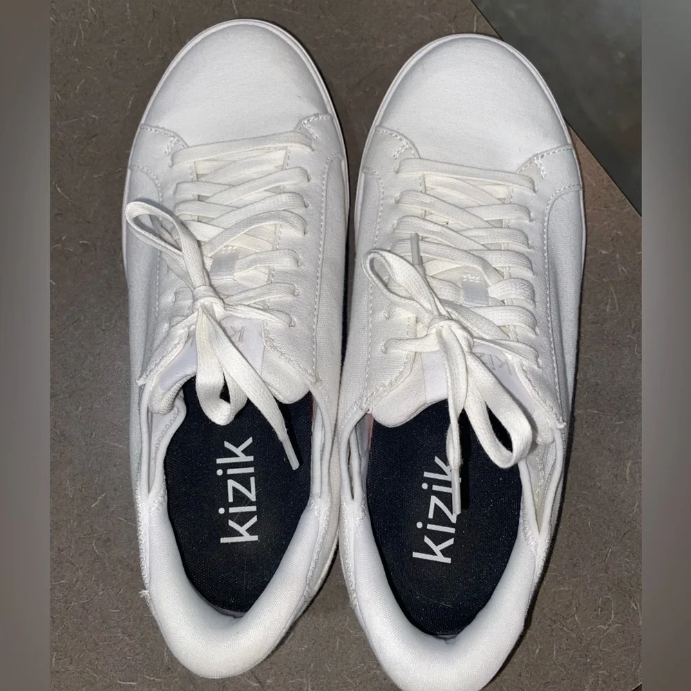 Classic White Women's Canvas Sneakers - Casual Everyday Comfort